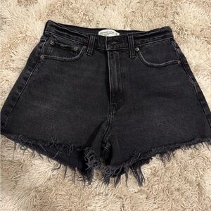 LIKE NEW Abercrombie 90s relaxed cutoff short high rise